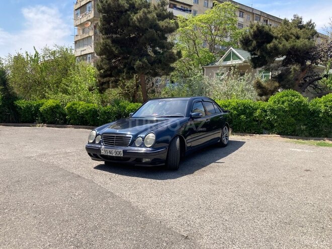 Mercedes E 200-11