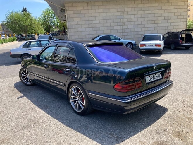 Mercedes E 200-13