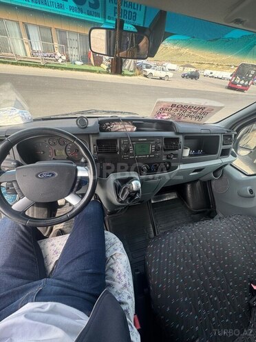 Ford Transit-8