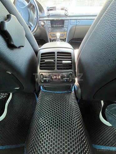 Mercedes E 220-13