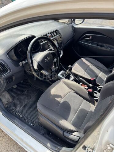 Kia Rio-7