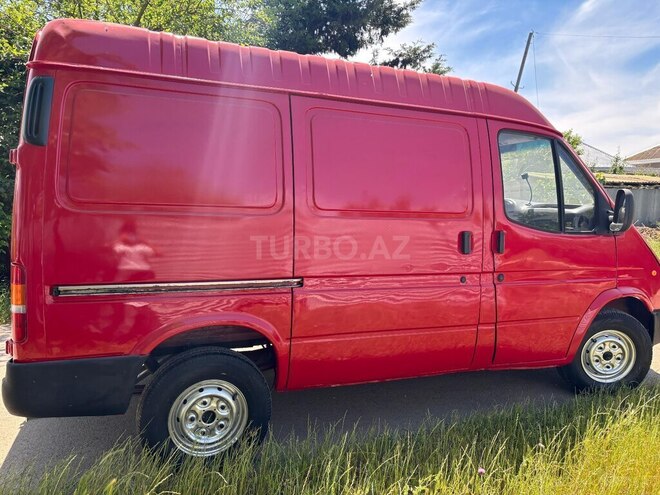 Ford Transit-4
