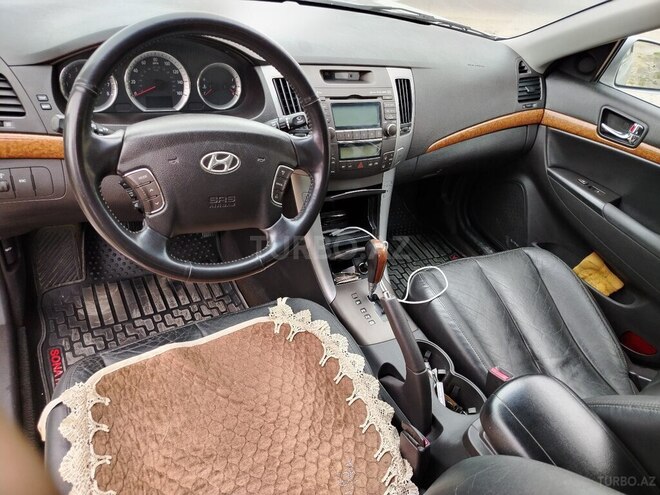 Hyundai Sonata-12