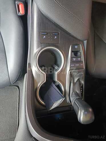 Toyota Camry-11