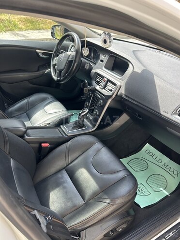 Volvo V40-12