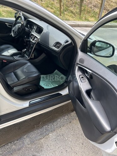 Volvo V40-11