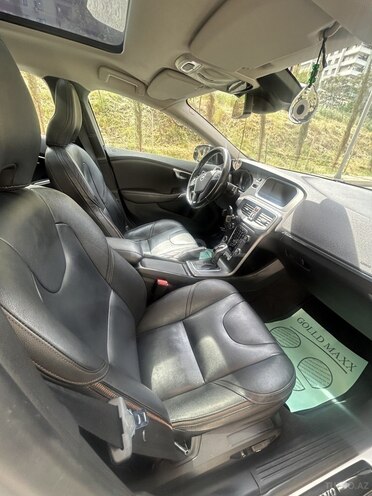 Volvo V40-7