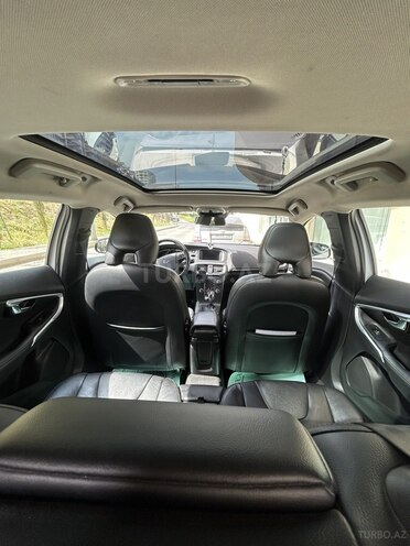 Volvo V40-10