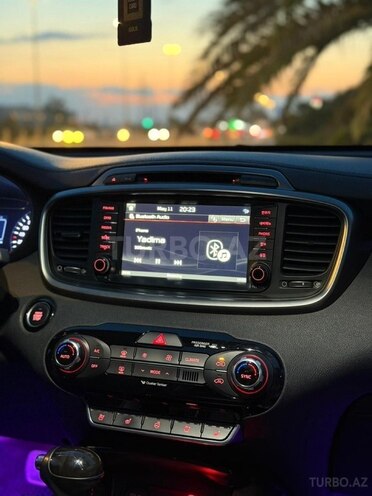 Kia Sorento-16