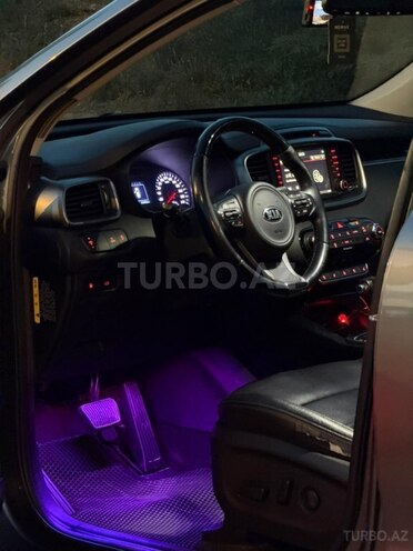 Kia Sorento-13