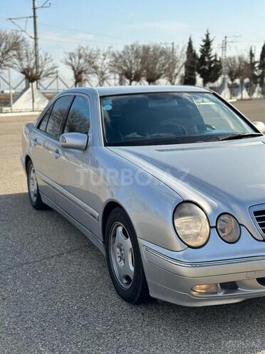 Mercedes E 200-10