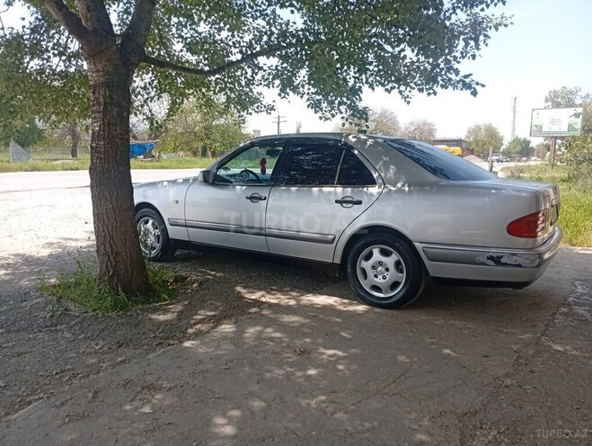 Mercedes E 230-4