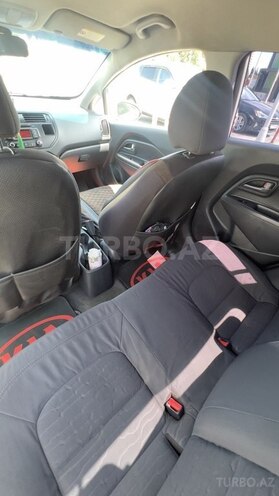Kia Rio-11