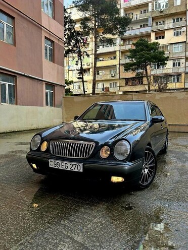 Mercedes E 270-1