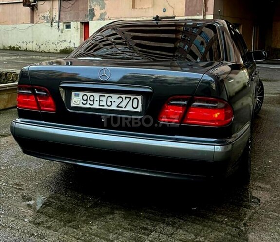 Mercedes E 270-2