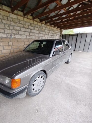Mercedes 190-5