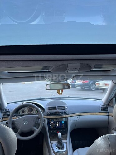 Mercedes E 200-11