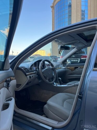 Mercedes E 200-10