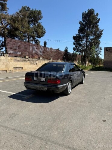 Mercedes E 280-5