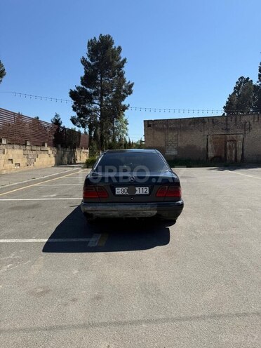 Mercedes E 280-4