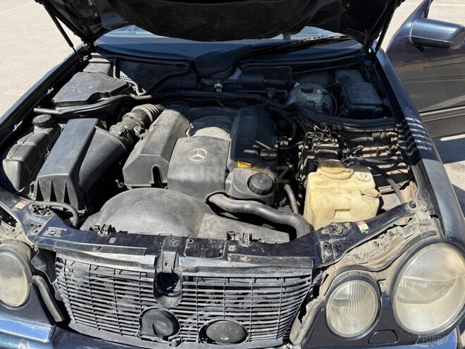 Mercedes E 280-11