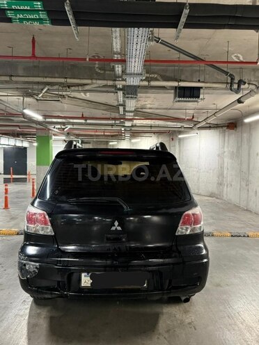 Mitsubishi Outlander-2