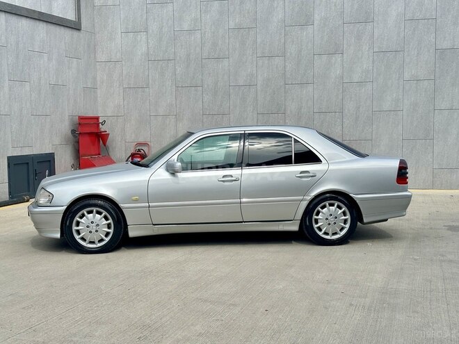 Mercedes C 240-11