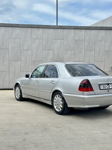 Mercedes C 240-10