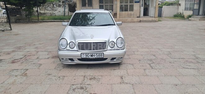 Mercedes E 240-2