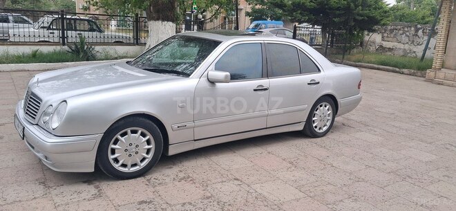Mercedes E 240-3