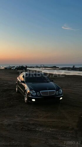 Mercedes E 270-1