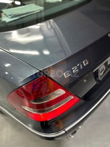 Mercedes E 270-4