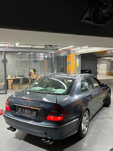 Mercedes E 270-11