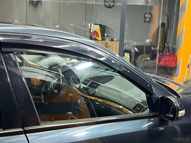 Mercedes E 270-8
