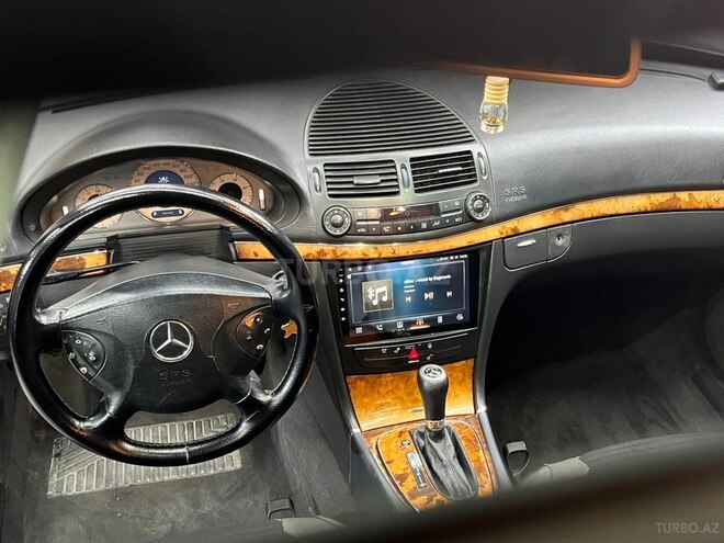 Mercedes E 270-7