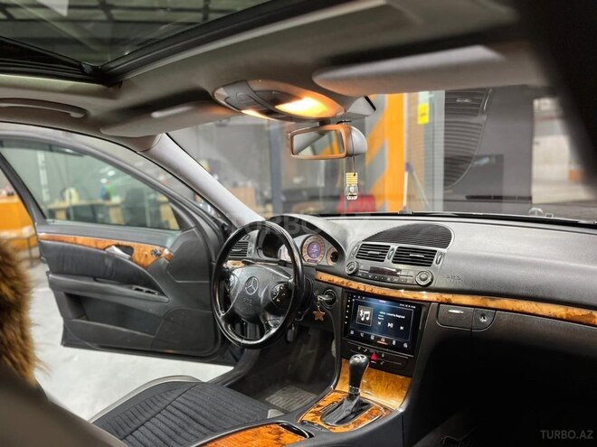 Mercedes E 270-5