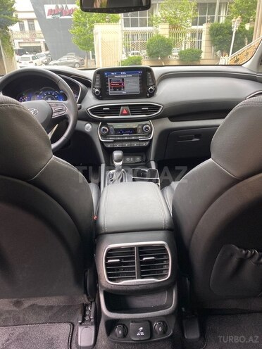 Hyundai Santa Fe-12