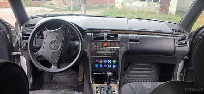 Mercedes E 240-5