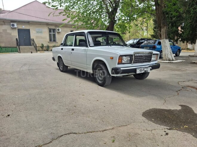 LADA (VAZ) 2107-2