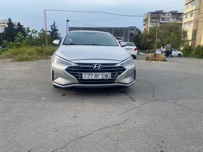 Hyundai Elantra-1