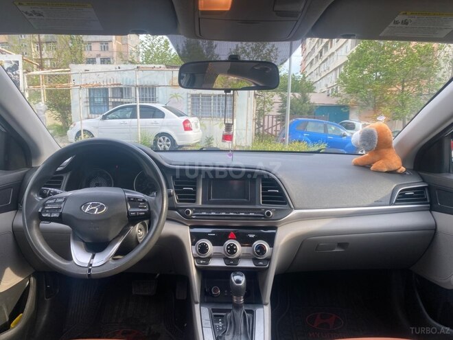 Hyundai Elantra-3