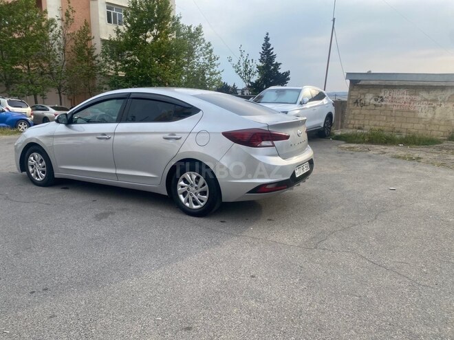 Hyundai Elantra-8