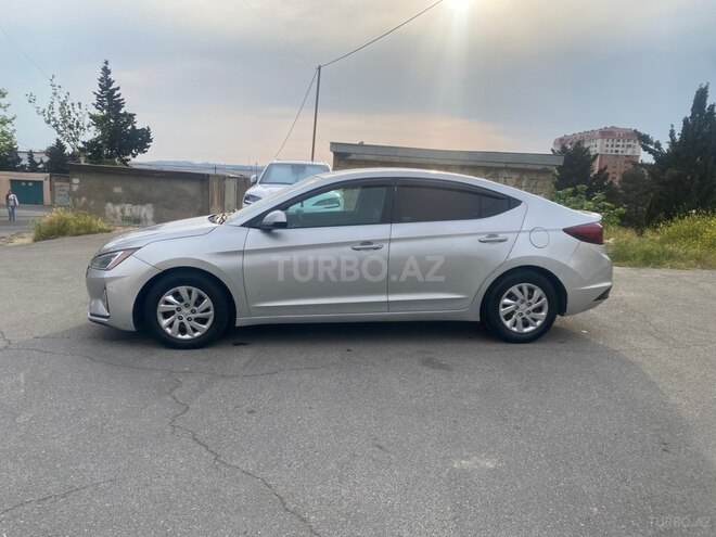 Hyundai Elantra-7