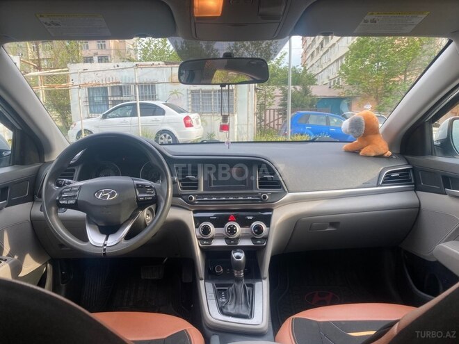 Hyundai Elantra-9