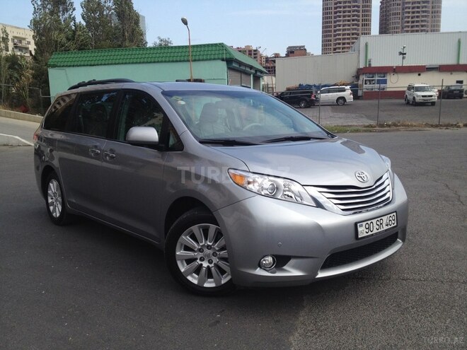 Toyota Sienna-2