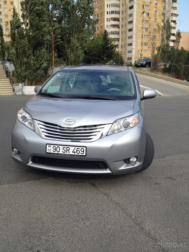 Toyota Sienna-1
