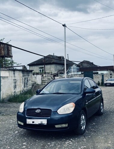 Hyundai Accent-2