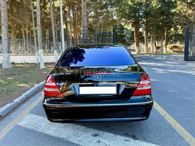 Mercedes E 240-4