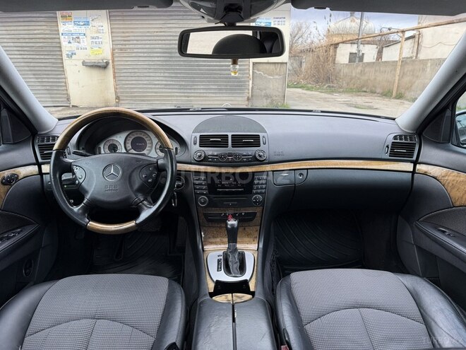 Mercedes E 240-8
