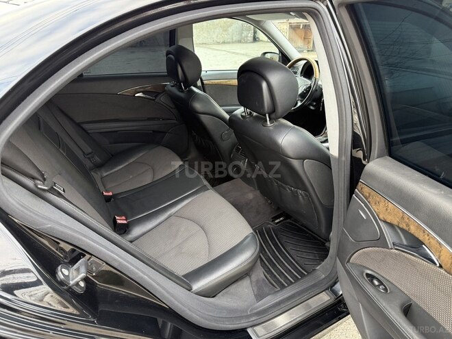 Mercedes E 240-11